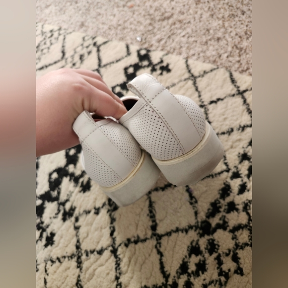 Everlane White Leather Perforated Slip-On Shoes 8.5 - Picture 9 of 10